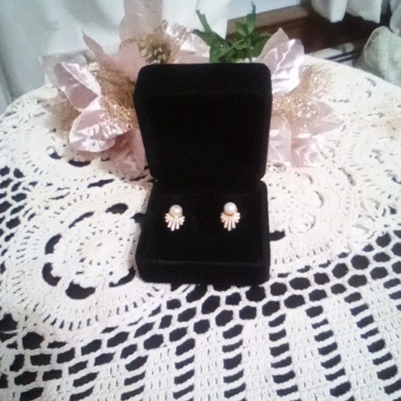 Jewelry - Genuine Pearl Earrings